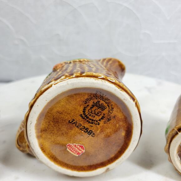 Vtg Squirrel Salt Pepper Shakers Creamer Set Souvenir Canada Hand Painted Cabin - Picture 3 of 16